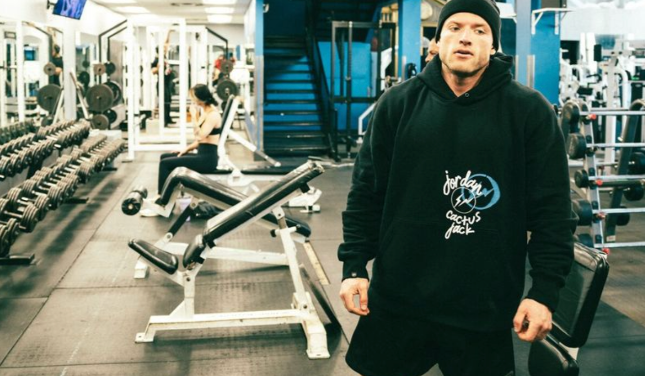 Urs Kalecinski im Gym – effektive Pausenzeiten für Muskelaufbau