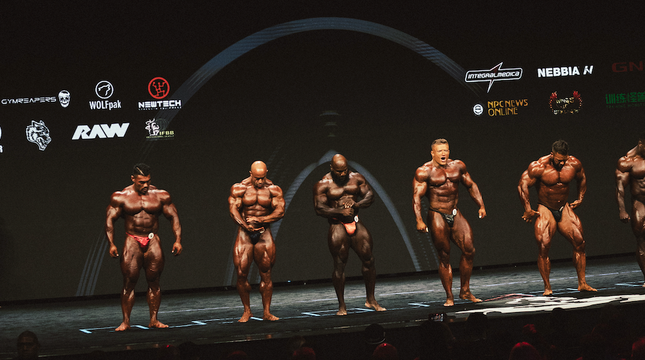 Men’s Open Bodybuilding Athleten auf der Mr. Olympia Bühne