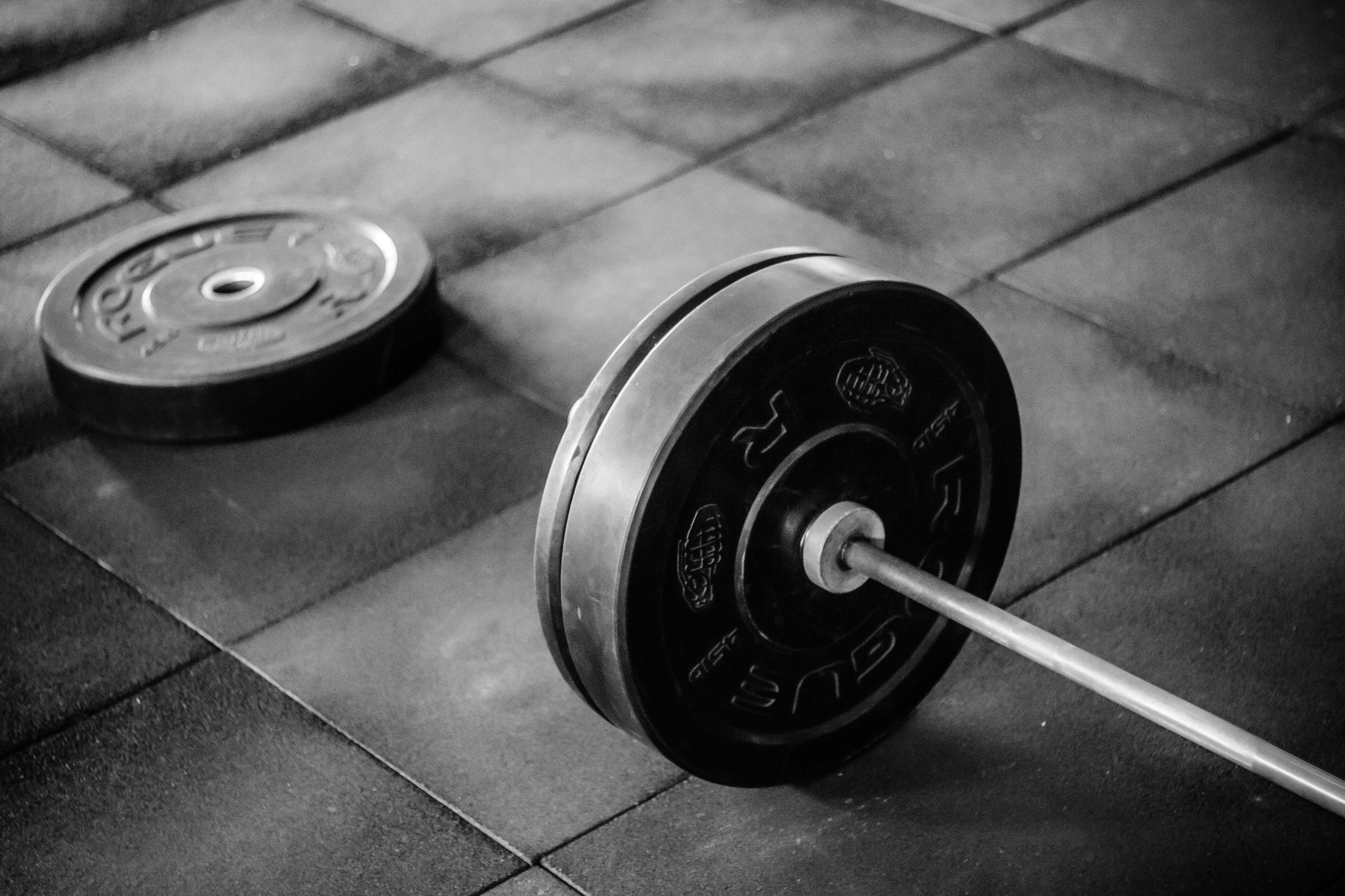 Hantelstange – Bodybuilding, Kraftsport und Muskelaufbau im legendären Gold’s Gym
