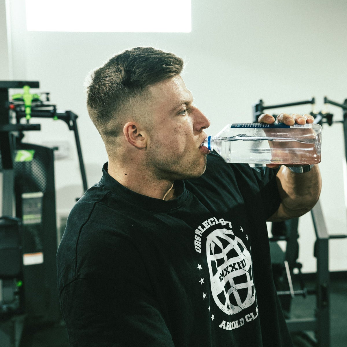 Bodybuilder Urs Kalecinski beim Fasted Training – effektives Cardio für Muskelaufbau und Wettkampfvorbereitung