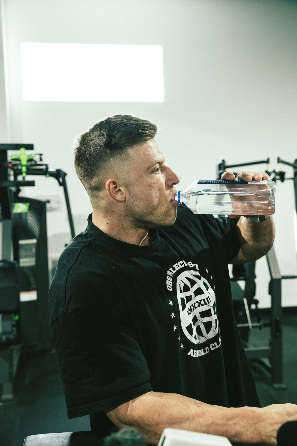 Bodybuilder Urs Kalecinski beim Fasted Training – effektives Cardio für Muskelaufbau und Wettkampfvorbereitung