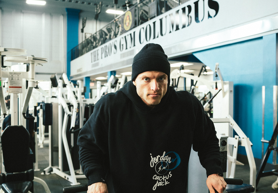 Bodybuilder Urs Kalecinski im Gym