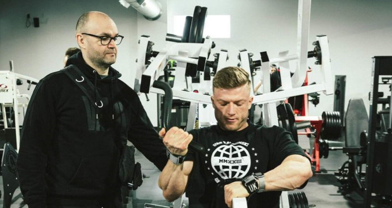 Urs Kalecinski trainiert gemeinsam mit seinem Coach in der Peak Week