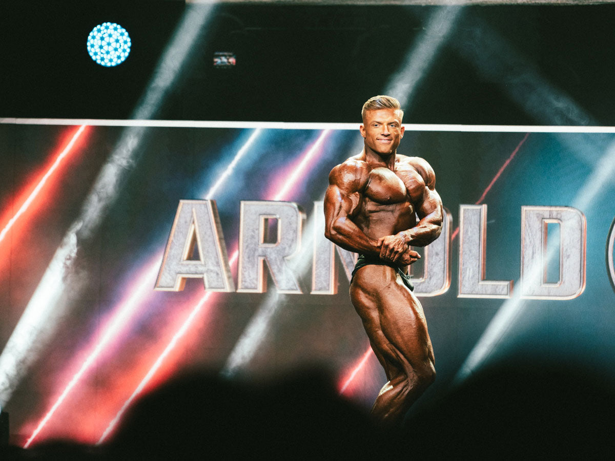 Urs Kalecinski auf der Bühne der Arnold Classic