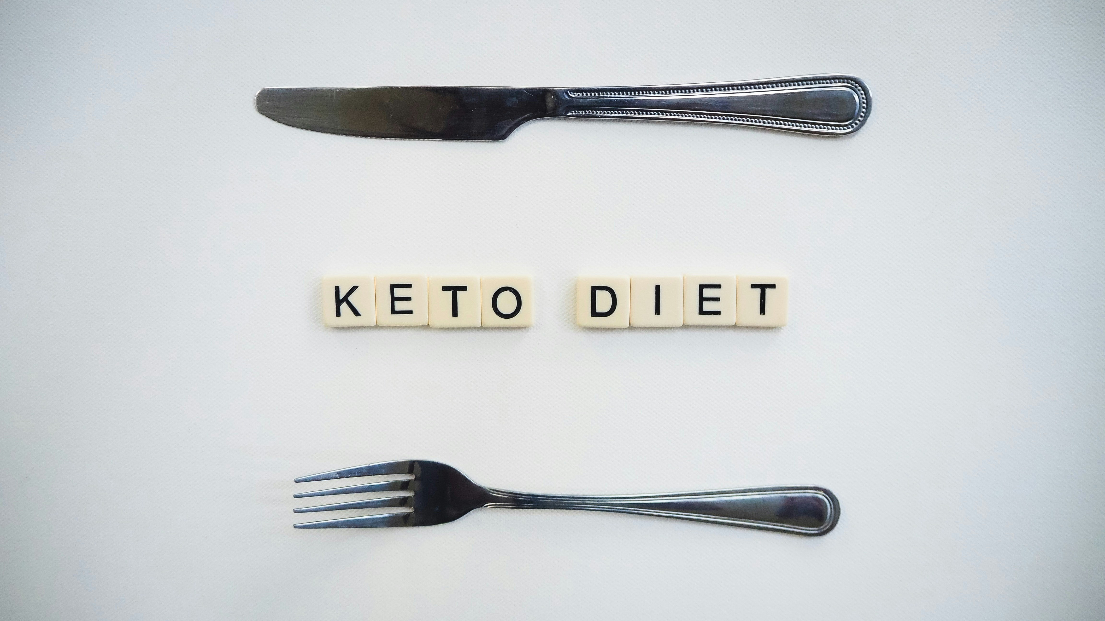 Messer und Gabel – ketogene Ernährung für Muskelaufbau, Regeneration und optimale Wettkampfvorbereitung im Bodybuilding.