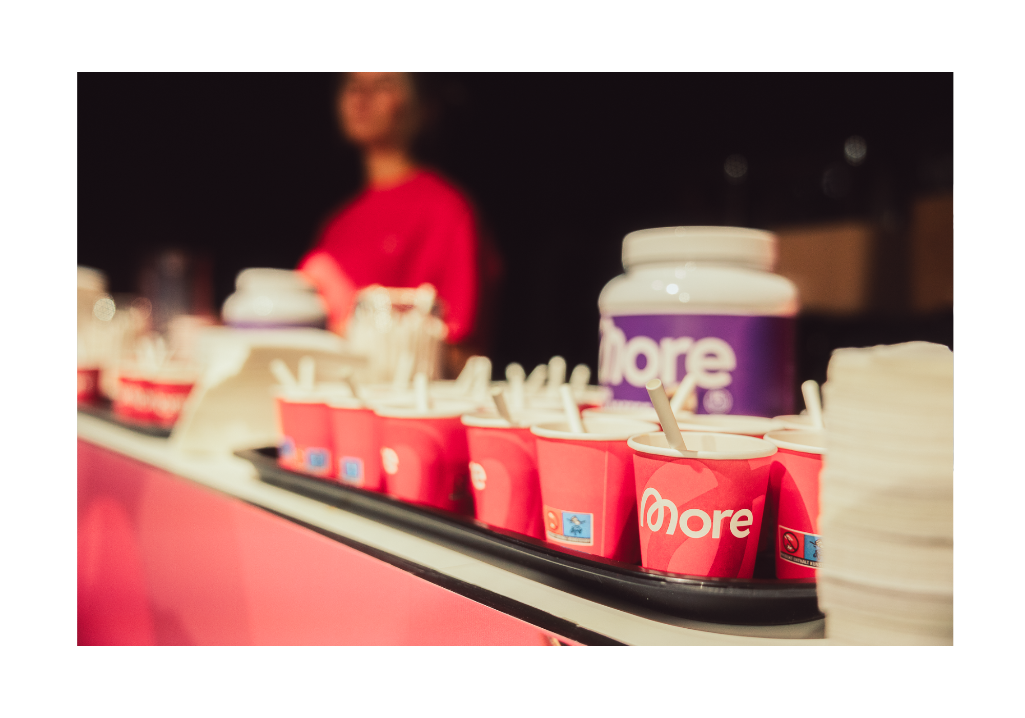 More Nutrition Stand mit hochwertigen Fitness- und Ernährungsprodukten